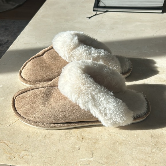 Slippers - Picture 4 of 5
